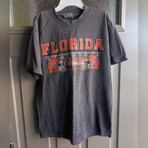 💜3/$15 5/$20 7/$25💜Mens Sz Sm Tshirt